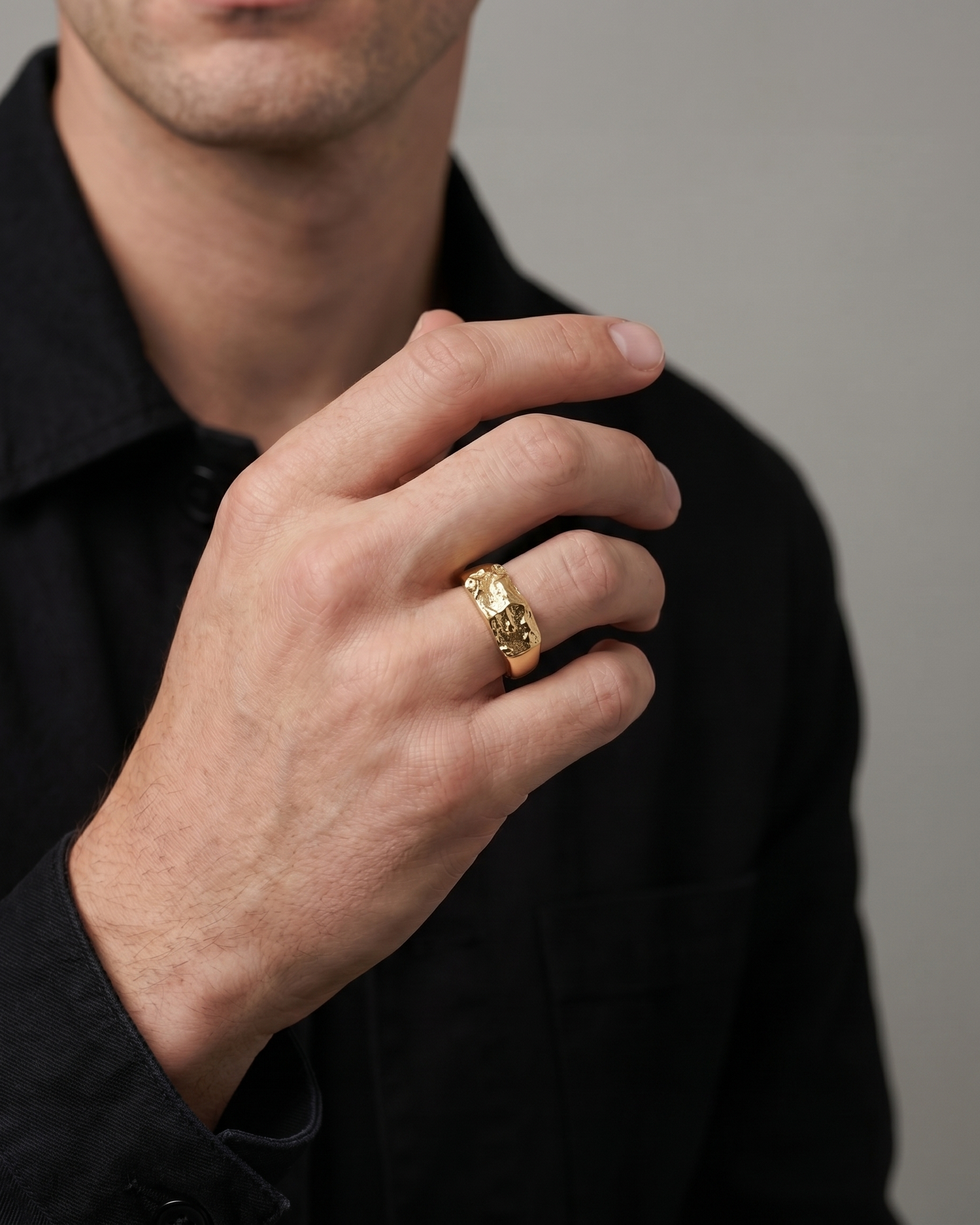 Subtle Signet Ring | 9k Gold