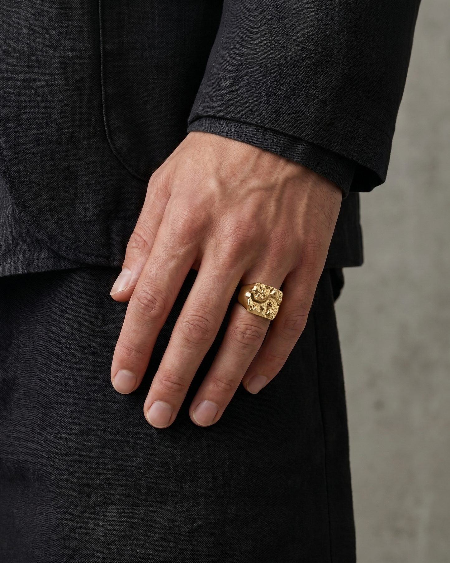 Statement Signet Ring | 9k Gold